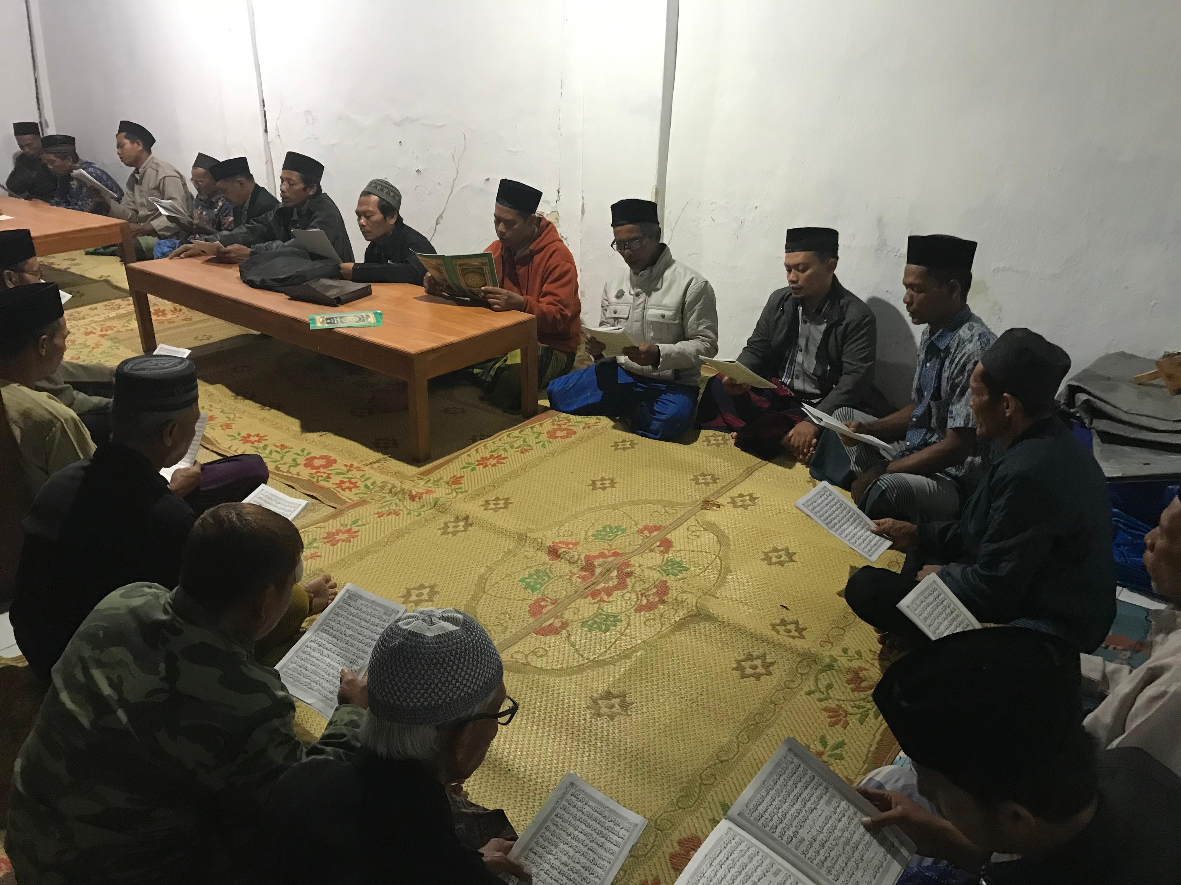 KHATAMAN AL-QUR AN DALAM RANGKA BERSIH DESA DAN MEMPERINGATI 1 MUHARRAM
